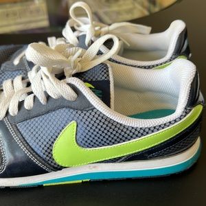 EUC Nike Sneakers size 8